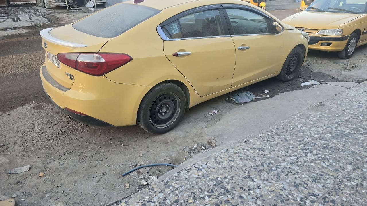 سلام عليكم فورتي مديل 2015سياره كلش جديده مصبوغه صبغه وحده مكينه 2000المرغوبه لاصرف ولا تبخير تخم تاير جديد حداديه جديده سياره ماشيه 109ميل غرفته كلش حلوه سياره مال بيت وبسمي رقم دولي بغداد السعر 102وبيه مجال بصيط كلش والموشراي لايتعبني ***********
