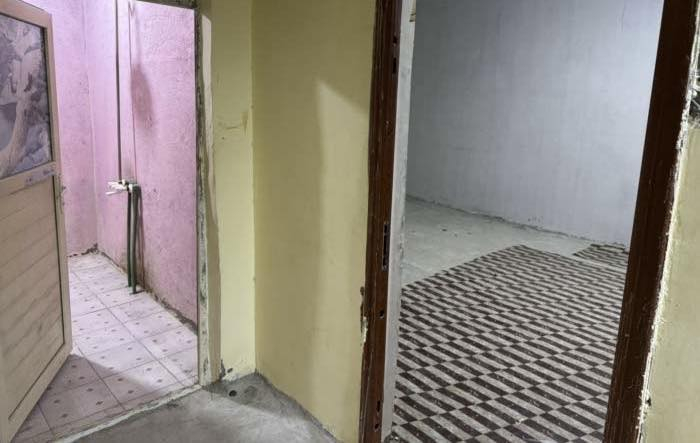 بيت الايجار كوت ثويني سعر مناسب
يحتوي غرفه ديوانيه مطبخ صحيات
اجار300 📞 *********** 📞
