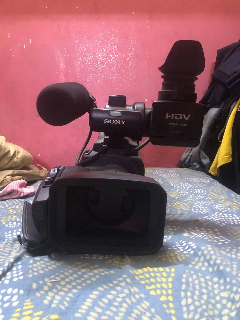 كامرني سوني HD1000
رام وكاسيت
نظافه95% واكثر
السعر250وبيها مجال
***********
