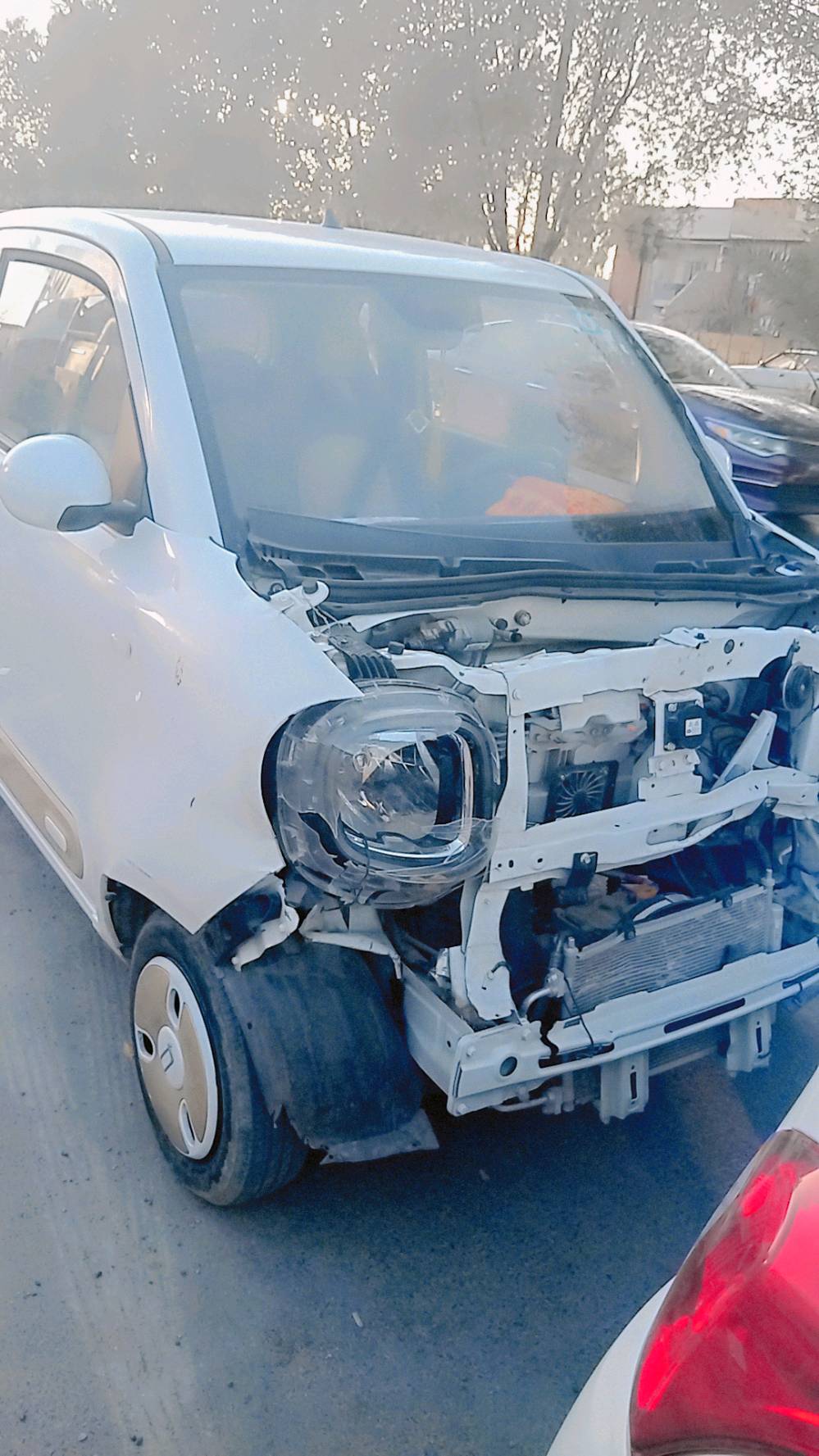 السلام عليكم 
بيستون بوني سيارة كهربائيه بالكامل(( الصيني)) 
وليس العراقيه((من الوكاله مجموعة الصادق بالجادريه))
موديل 2024 رقم بغداد بيها حادث بجم ع حادثها 
اني ماخذه(( قسط )) باقي عليها 10اشهر  اني اسدد
1- الشحنه الكامله تمشي 175 كيلومتر 
2-مقاعد عدد 4 نفرات گير اوتوماتيك
3-تبريد ثلج بس نقص غاز 
4-مسجل usb بلوتوث راديو
5- السياره ضمان 5 سنوات ضمان كلشي بالسياره
سيارة ماشيه 17000 كيلومتر
للاستفسار ***********
السعر 40ورقه وبيها مجال 
وبلعراقي 6ملاين وبيها مجال
مكاني بياع حي العامل و شرطه الخامسه