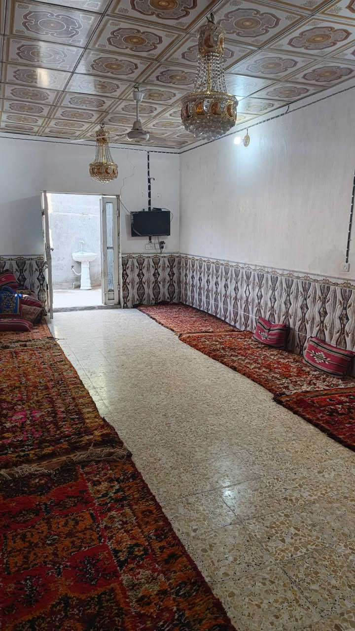 الدار للبيع مساحه ٢٠٠متر واجهة ١٧ ركن 
العنوان الكوفه البراكيه شارع السبيس 
يتكون من غرفتين وصاله واستقبال ومطبخ
السعر 45
الاستفسار الاتصال برقم
***********
