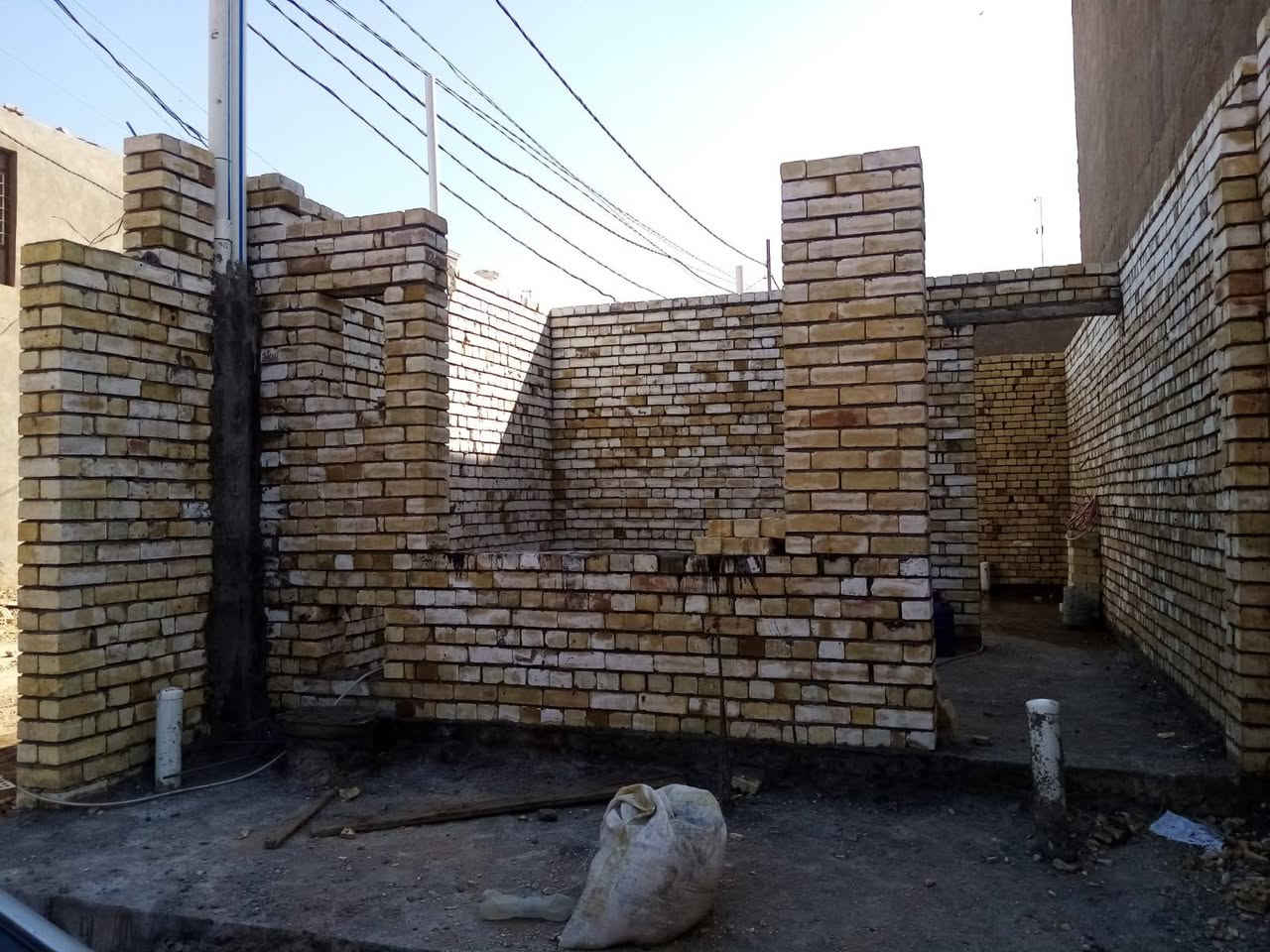 السلام عليكم هيكل طابق واحد طابو  للبيع المساحة 50 متر ركن الموقع كرارة الطابو للاستفسار الاتصال على رقم الهاتف ***********
