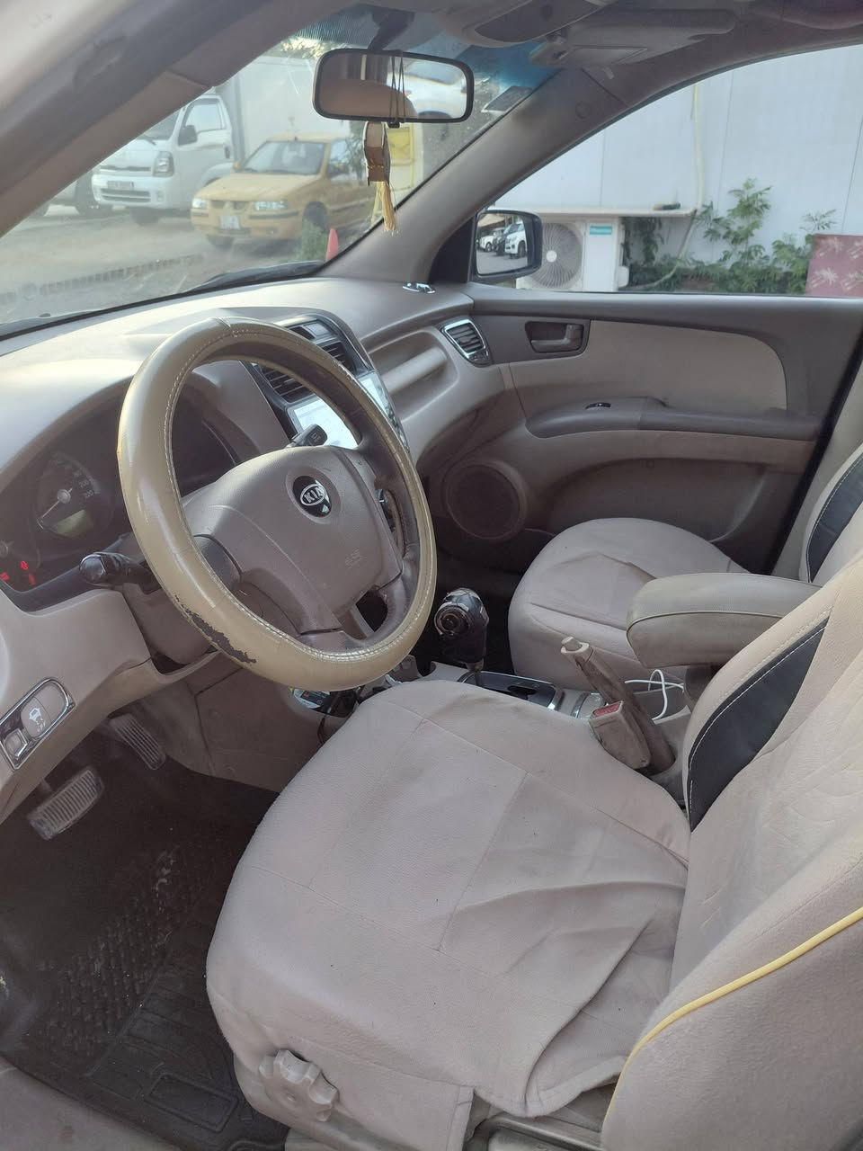 السلام عليكم
للبيع كيا سبورتج 2009 خليجي مابيهة اي صبغ باستثناء جاملغ اليسار مبدل بسبب طخة السيارة ماشية 300 الف مواصفات دفع ثنائي 2 ويل وشاشة جديدة اندرويد وكاميرا صدر امامي جديد وتخم تاير جديد رقم بغداد انكليزي وبأسمي السنوية السعر 120 ورقة مكان السيارة بغداد 
للاستفسار الاتصال على الرقم ***********
