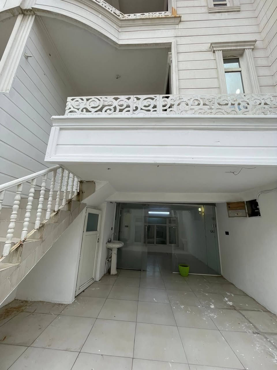 #بيت  للبيع في #حي هفالان 3طوابق
#المساحة: 100متر 
يتكوّن من:
 • 5غرف   نوم

للتواصل:
📞 اتصال: ***********
📱 واتساب: ***********

السعر متوفر عبر قناة التليگرام:
🔗 https://t.me/aqarathavalan

موقع شركة خطاب العقاري: قرب مطعم باب حارة
📍 اللوكيشن:
https://maps.google.com/?q=36.193382,44.049290

⸻
