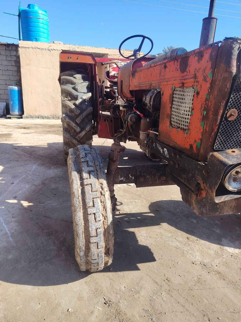 سلام عليكم  مكينه عنتر للبيع موديل 87 مكينه اصويله  كامله تخم تاير جديد  سعرهه خمسه مليون ونص وبيهه مجال  ***********
