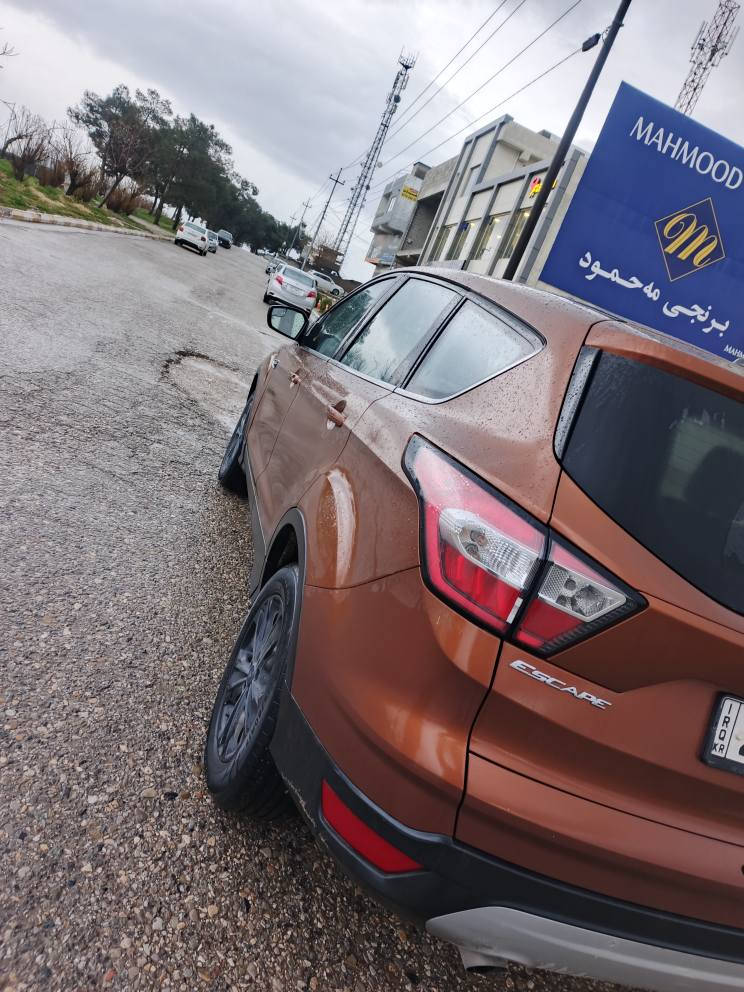 فورد ئسكةيب 2017فول مواسةفات بةشةرتي كيرو مكينة رقم سةنةوي تازة جوارتاية لوك يةك بارجة بوياخ بي دةعم ***********/*********** دار بنديهكان, السليمانية
