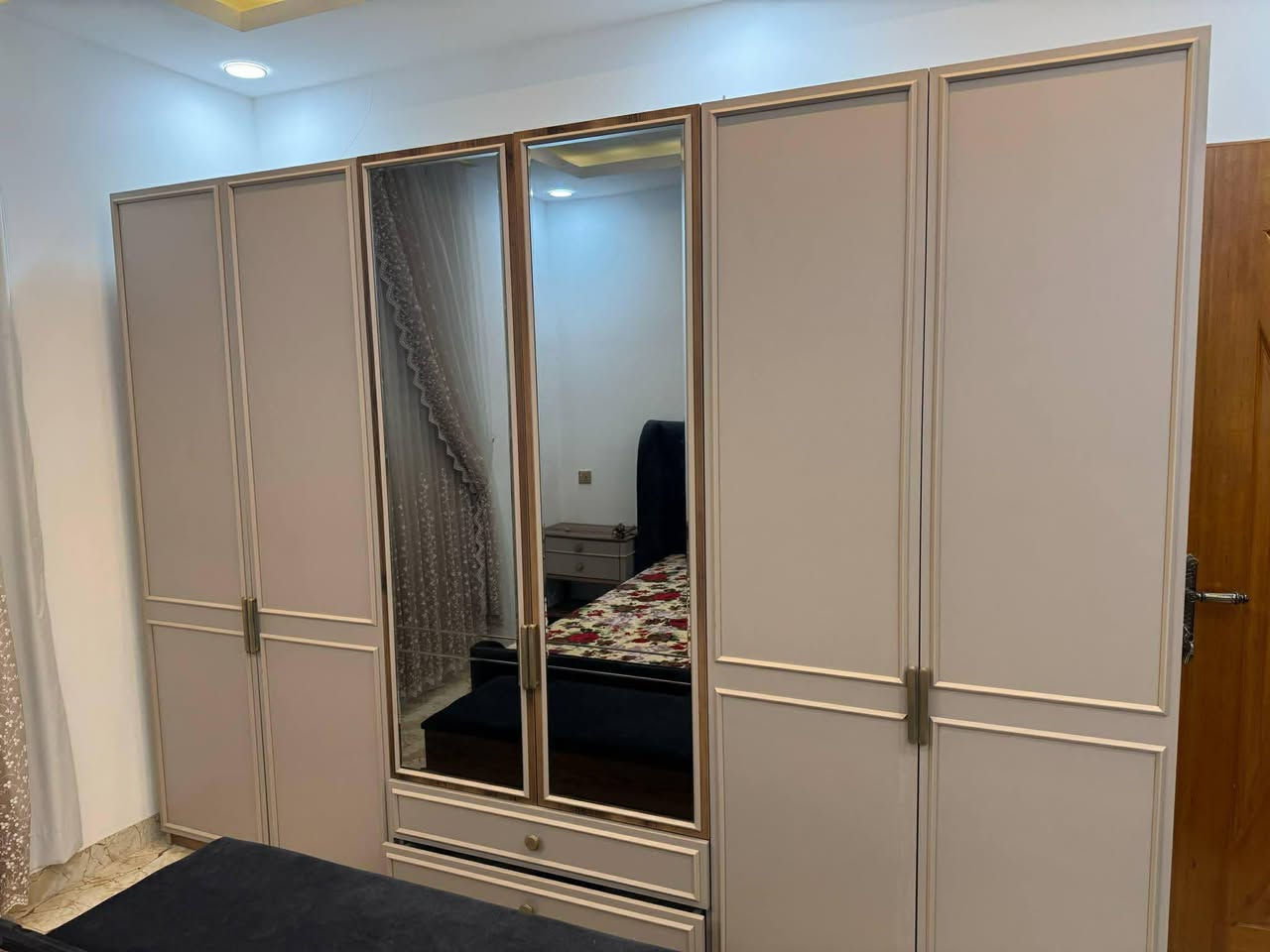 مكلف بالنشر متاح غرفة نوم جديدة شرط النظافة السعر 15 ورقة وبيها مجال المكان قره قوش للاستفسار ***********
