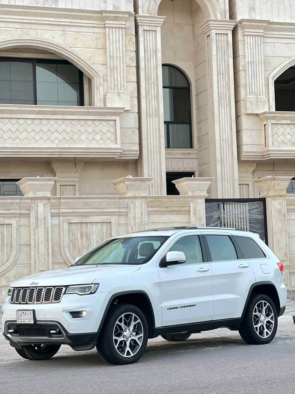 Jeep جراند شيروكي لمتد موديل 2019 السياره متعوب عليها وجاهزه من كل النواحي سعرها 270$ السياره مكفوله بيها مجال بسيط 
عنواني البصرة الجنينه للأستسفار اكثر ***********