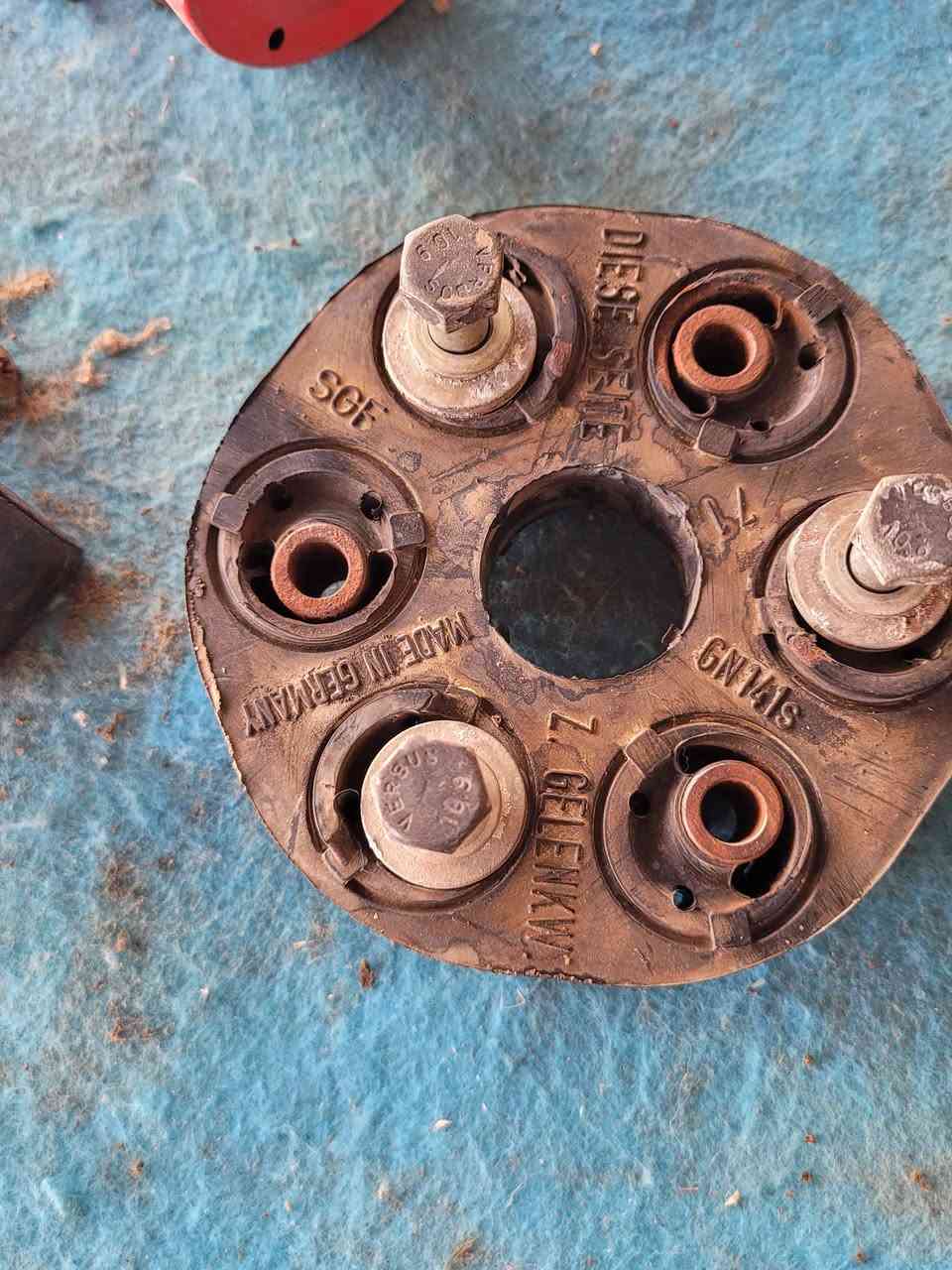 عن اذن مسؤول الكروب.  عندي ادوات مرسيدس باقيه من زمان . انشر هذا الطوبلن مال دب او جامبو مع ملحقاته. و دجة كير جامبو . السعر  ٢٥ الف يوجد توصيل . وبعد هندي ادوات صدر ام عيون


**إذا كنت صاحب هذا الإعلان وتريد حذفه لأي سبب، رجاءا أرسل رسالة إلى الدعم الفني**