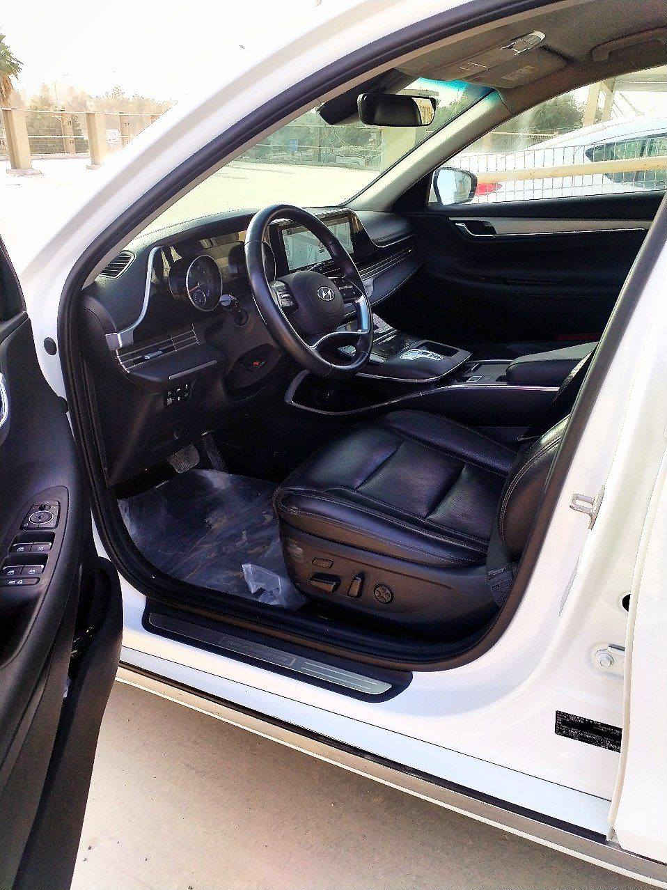 سلام عليكم للبيع.
هونداي ازيرا كراندر موديل ٢٣ سياره غاز بلادي  
ماشيه ٦٠ الف سياره بدون رقم .
محرك السياره V6.3.0 للبيع 
رش قطعتين  من كوريا بابا وجاملغ بدون حادث ولا معجون
مـواصـفات الـسـيـاره.
بصمه وتشغيل عن بعد.
كشنات جلد. 
كشنات تدفئه تبريد.
كشنات كهربائي 
كير دكم.
سايد بريك كهربائي.
شاشه كبيره وشاشه عدادات دجيتال.
مري شفط.
شاشه تبريد لمس. 
قياده ذاتيه.
تحديد مسار.
لدات خلفيه اماميه.
مثبت سرعه.
تحكمات ستيرن.
تدفئه ستيرن.
 سعر السياره ١٨٣.  مكاني الديوانيه خاص للااستفسار الاتصال ع رقم  *********** اول المراسله واتساب
