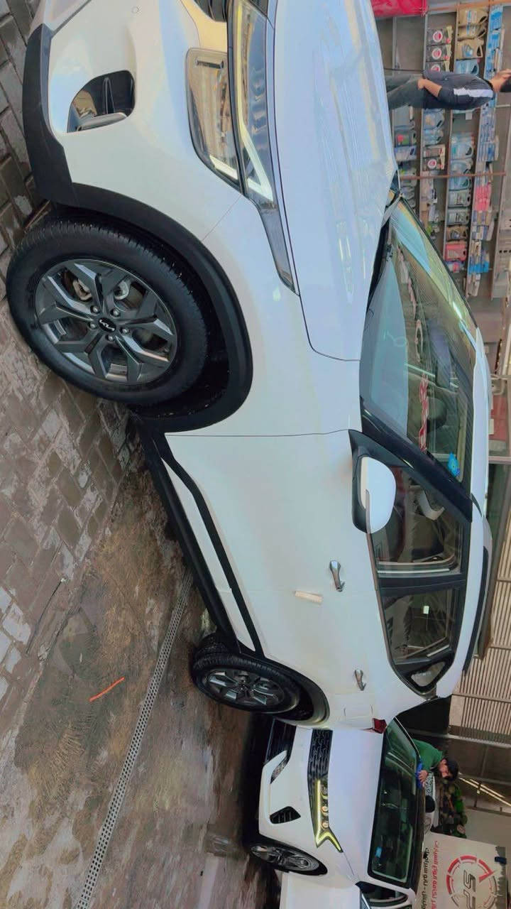 سياره كيا سيلتوس مكفوله موديل 2024 بحاله الوكاله ماشيه 13 الف رقم بغداد باسمي مواصفات السياره بنراما تحكمات شاشه متصله تبريد قطعتين مكينه 1600 اقتصاديه دوش وباق المواصفات معروفه *********** مكان السياره بغداد الكرخ السعر 178 بغداد, العراق
