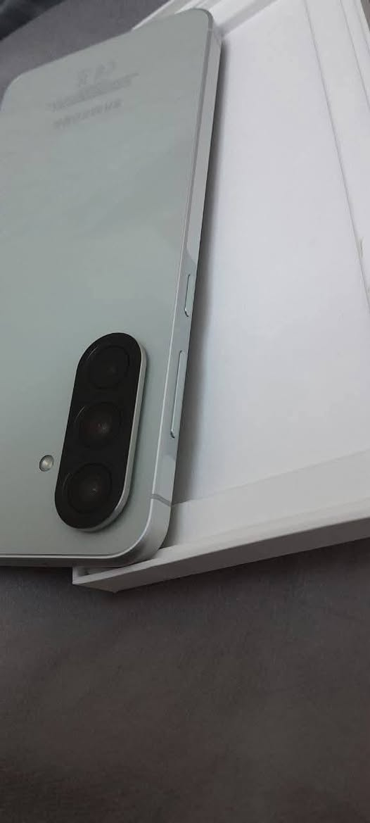 مستعمل الون رمادي A56

الذاكره  8BG  256

البطاريه 5000 mAh

الشحن 45W

الكامره 50MP

غراضه كامله كارتون وكيبل

ميسان ابو رمانه
***********

