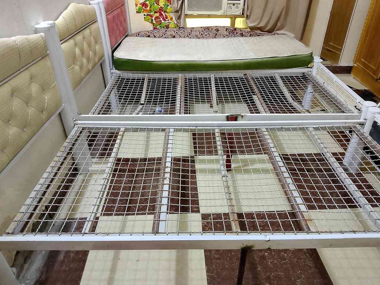 جرابي حديد العدد 4  السعر كلهن 135 للتواصل عن طريق رقم فقط ‭٠٧٨٣ ١١٥ ١٠٦٥‬ ما موجود على الفيس
