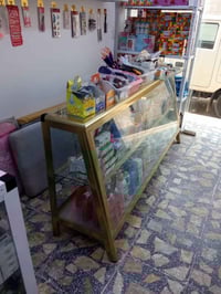 فاترينة المنيوم مضغوط العرض مترين للبيع للاستفسار 07901216473