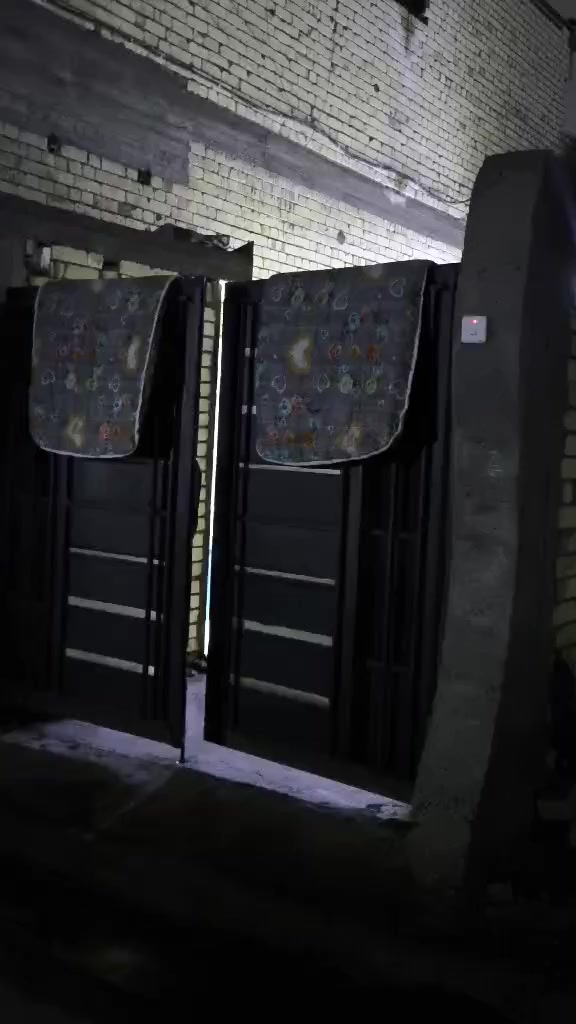 يا الله 

السلام عليكم أحبتي الكرام 

بيت للبيع واقع حال مشمول بالتطويب المساحه (150) متر 

1 - البيت يتكون من طابق واحد بناء حديث 

2 - البيت يتكون من أستقبال و غرفة وصالة و مطبخ

3 - العنوان بغداد البحث العلمي قريب على الشارع العام جدآ 
المراكز الصحية حي النصر وحي البتول و المدارس قريب على البيت 

للأستفسار التواصل عبر الخاص - #دلاليةـالوسيط


**إذا كنت صاحب هذا الإعلان وتريد حذفه لأي سبب، رجاءا أرسل رسالة إلى الدعم الفني**