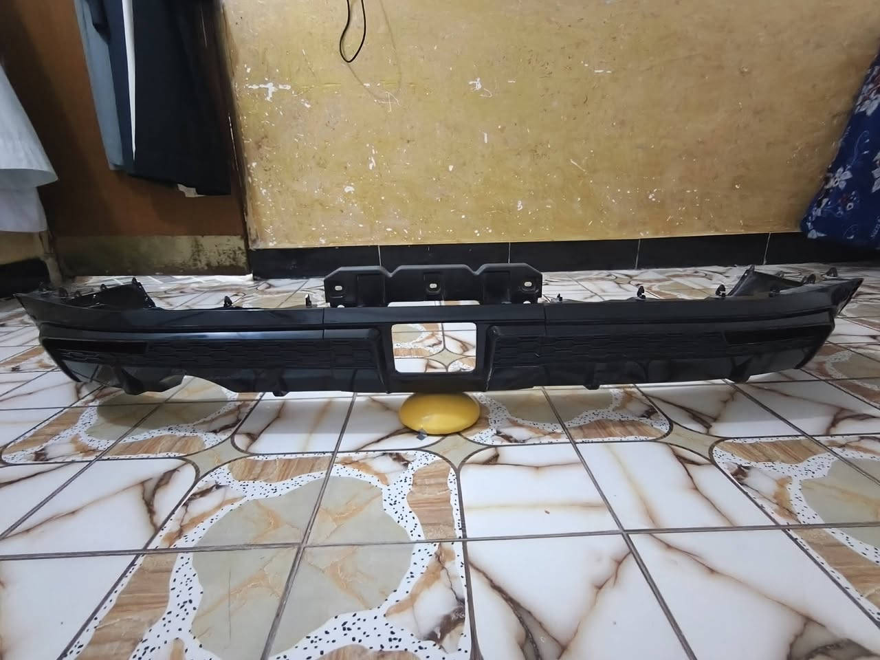 سلام عليكم لحيه لاندگروزجكساره اصليه 2025للبيع//***********
