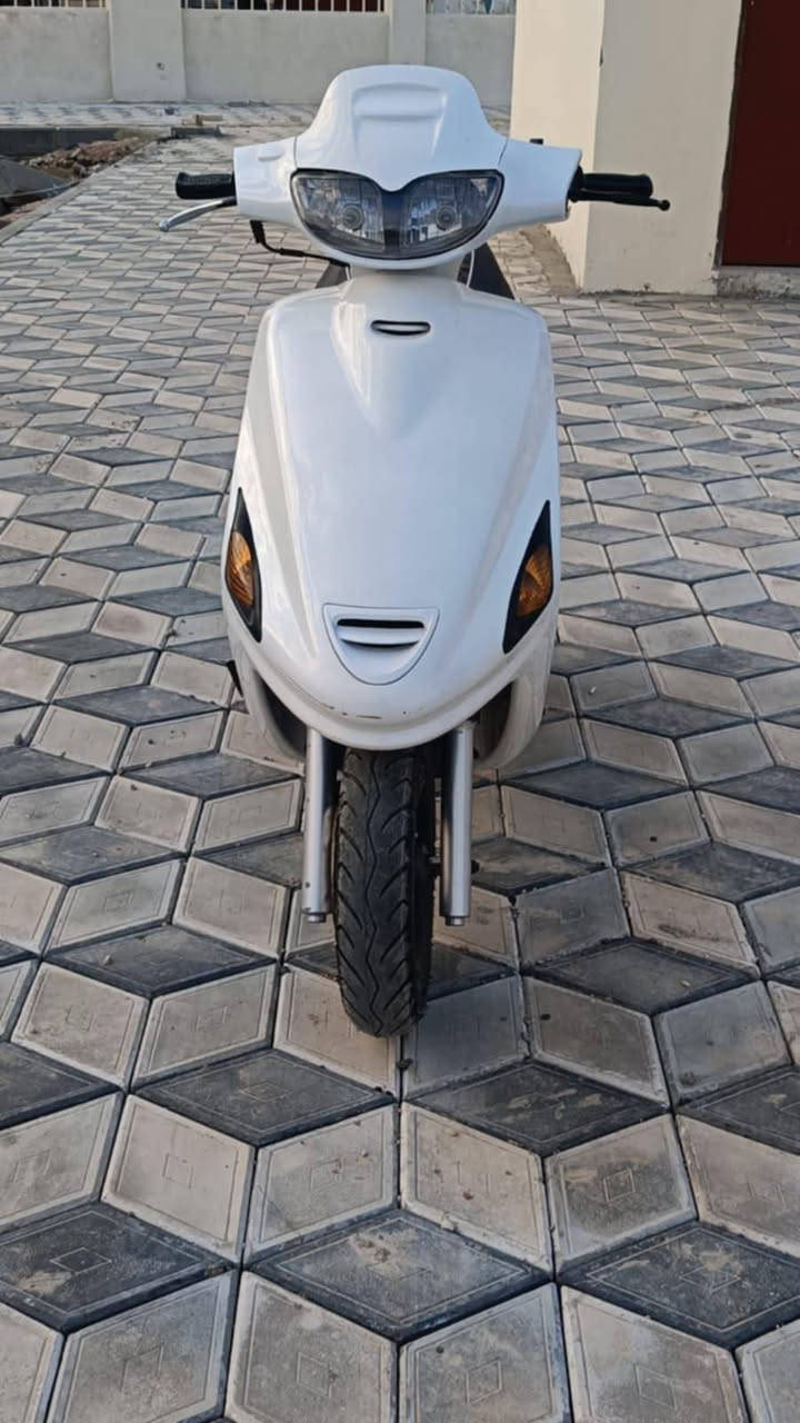 دراجه فراشه حاويه نظيفه جدا استعمال شهر شرط حاويه كل شيء شغال بيها السعر 650 وبيها مجل العنوان ديوانيه قضاء السدير اتصال على الرقم *********** مكلف بالنشر
