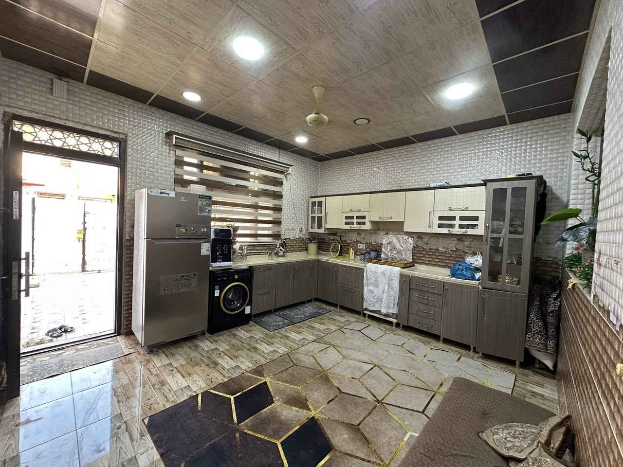 دار للبيع 100 متر طابق ونص يحتوي على غرفتين نوم طابو ملك صرف في القادسية الثانيه قرب حلويات الشام 
السعر : 98 مليون وبي مجال 
( بي مجال ومعامله مباشر ويا صاحبه ) 
***********

