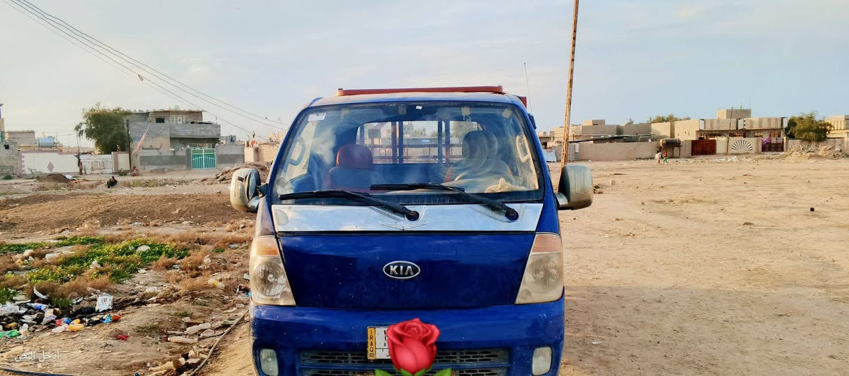 السلام عليكم سياره كيه حمر مفتوح تلتالاف 75وبيه مجال ***********
