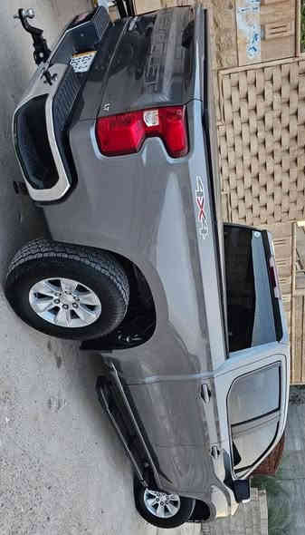 🔴للبيع --- سلفرادو 2022
مواصفات LT
باب طويل بدي قصير 
سيارة جديدة جدا
كشنات جلد 
تدفئة
كامرة خلفية
تشغيل عن بعد
مكين المرغوب V8 5300 
سيارة بدون صبغ بدون تبديل بدون شاصي 
فقط دعامية امامية 
سيارة كلشي على وضع الشركة
سيارة ماشية 63كم 

 سعر السيارة 340 وبيها مجال شي بسيط
***********
