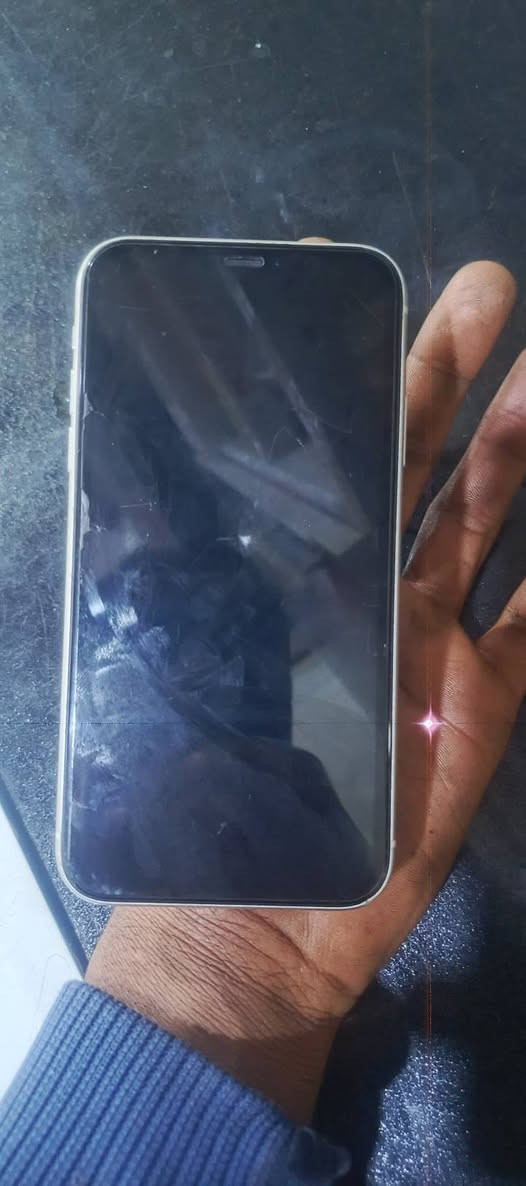 السلام عليكم ايفون 11 للبيع ما مبدل بي شي
شاشه كفاله
بطاريه نسبة ٧٠
شخط بالكامره الخلفيه ما مأثر بالتصوير البورتريه وغيرها
سعره 175 قفل قفل جهاز حلو الله شاهد
***********
