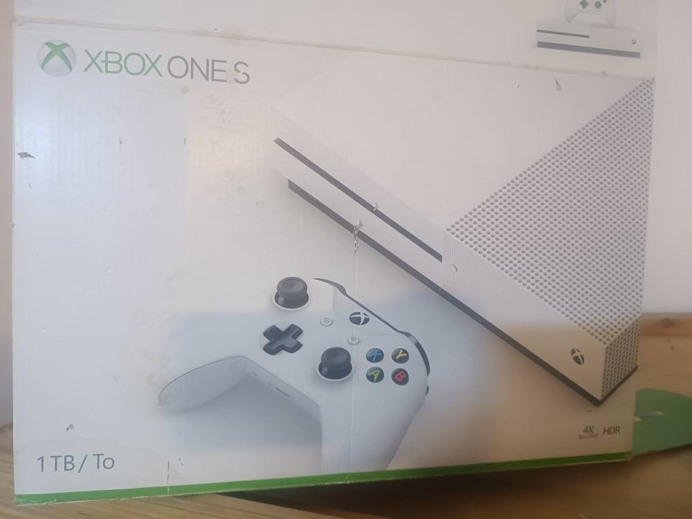 اكسبوكس وان اس لا مفتوح ولا مصلح

ذاكرته ١ تيرا متروس العاب + 100لعبة

ويا جوستك الأصلي ما بيه شي 
سعر 180 السماوا, المثنى


**إذا كنت صاحب هذا الإعلان وتريد حذفه لأي سبب، رجاءا أرسل رسالة إلى الدعم الفني**