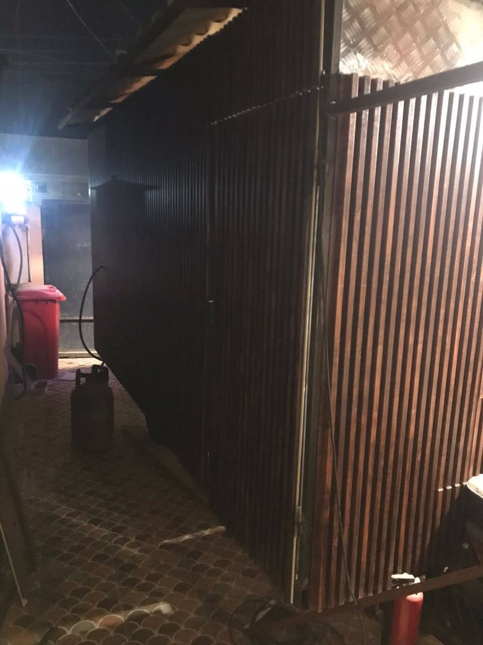 السلام عليكم ستوتة حولتهة مطعم متنقل للبيع جديدة امانة الله بفلوسهة حتة مشتغلت بيهة محتاج فلوس واريد ابيعهة السعر 5 مليون عنواني الدورة وياها ثلاجة زغيرة وشواية فحم وكرل وقلاية مال فنكر وغراض كاملة تاخذهة تسوك وتفتح بيهة متنقلة تمشي مو ثابتة رقمي ***********
