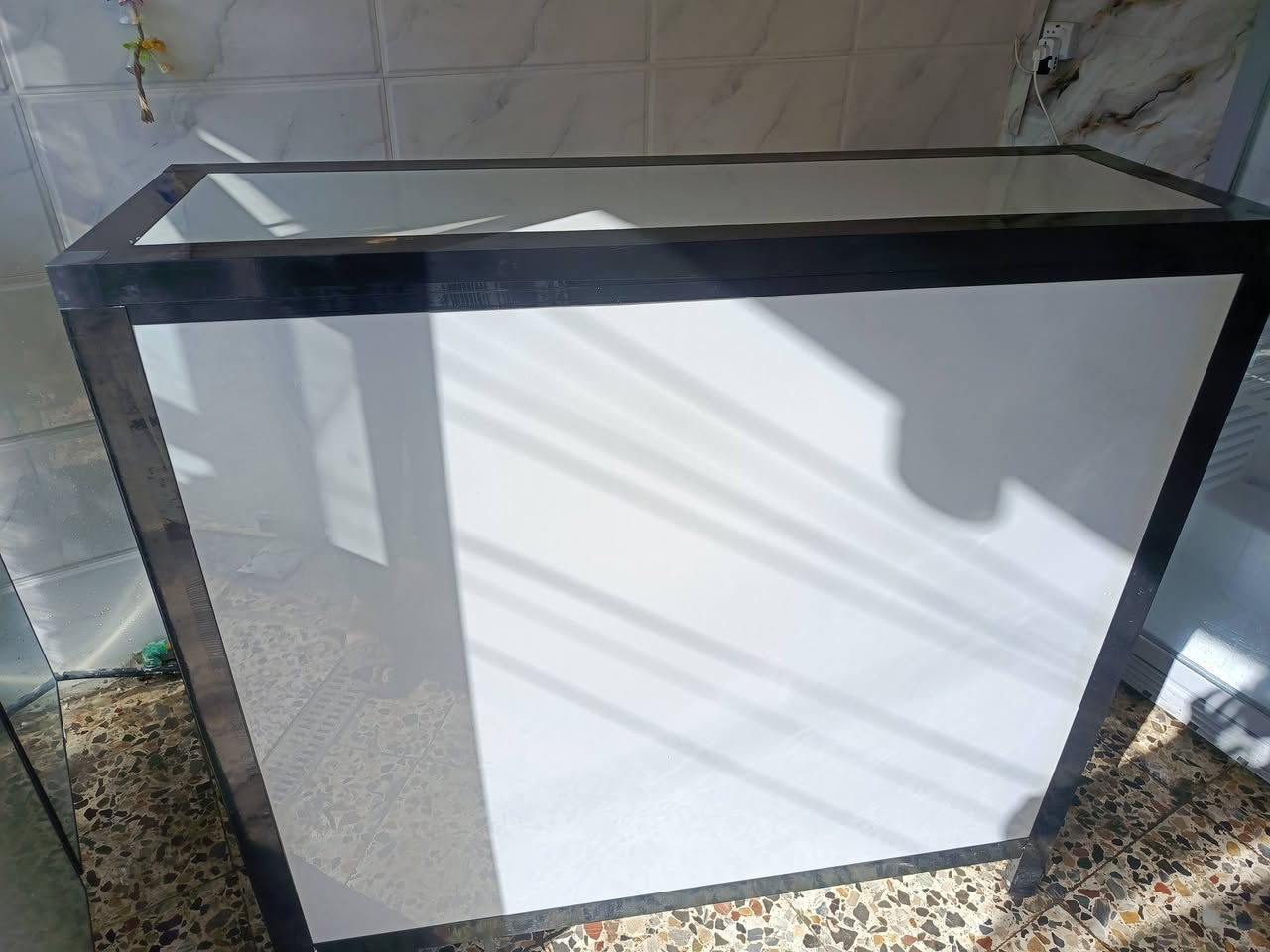 السلام عليكم غراض مطعم للبيع السعر 300 استعمال اقل الشهر الاتصال   ***********
