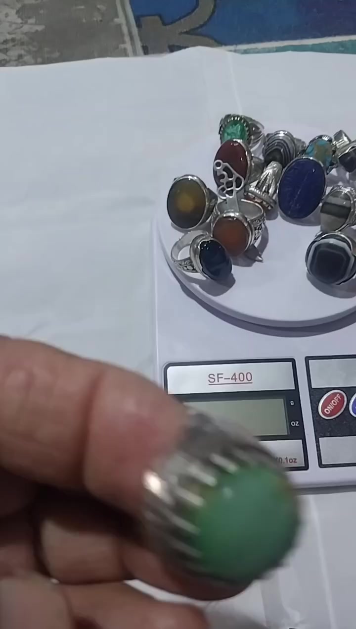 خواتم للبيع كلهه احجار اصليه وبيه قديم الواحد بالمزاد يبيعو ١٥٠ او ٢٠٠ أني ابيع الغرام ب٦ شلع ماابيع كسر الشراي يتفضل خاص بدون عمله رجاء المايشتري خل علق تعليق ايجابي وشكرا


**إذا كنت صاحب هذا الإعلان وتريد حذفه لأي سبب، رجاءا أرسل رسالة إلى الدعم الفني**