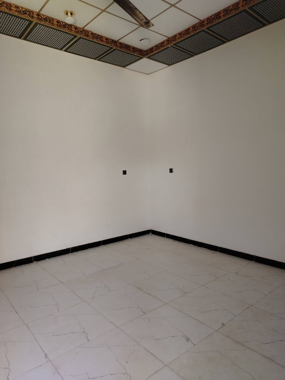 دار للبيع زراعي شموع ركن مساحه 140 متر طابوك كونكريت بناء حديث يحتوي علئ
غرفتين صاله استقبال مطبخ صحيات داخلي خارجي كافت الخدمات ماء كهرباء مجاري شاع 10 متر البيت سكن كبل فارغ خامس بيت عن الطابو  السعر 72 اوبيه مجال بسيط إستفسار *********** اكرم الاسدي للعقار
