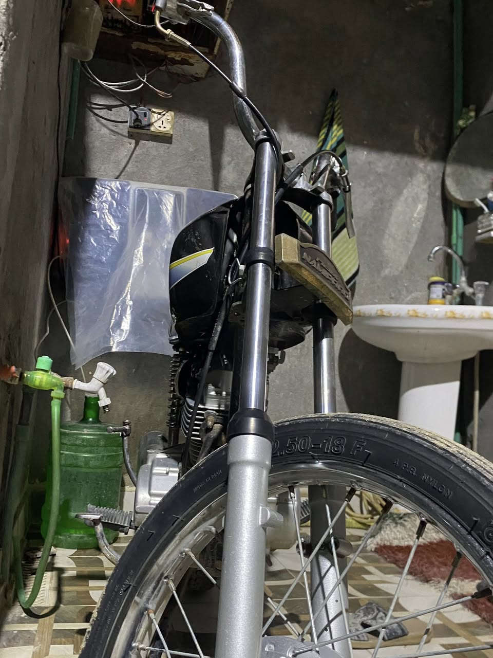 اداوات مكفوله من السرقه المكينه نامه ممفتوح بيه برغي السعر 500 قفل مكانه ناصريه حي التضحيه


**إذا كنت صاحب هذا الإعلان وتريد حذفه لأي سبب، رجاءا أرسل رسالة إلى الدعم الفني**