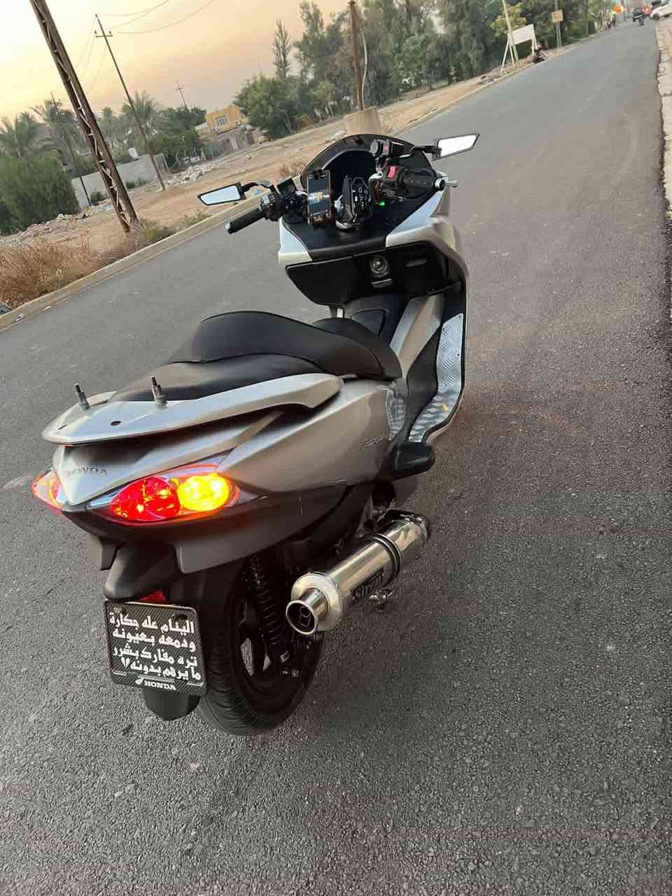 فورزة للبيع 0/10
S7 أربع تحويلات 
عليها منضومة زنون ناصي أصفر ولعالي ثلجي 
الدراجة كلهة بلادية تتفئة يدات السعر 14وبي مجال 
عنوانهة بغداد ***********
