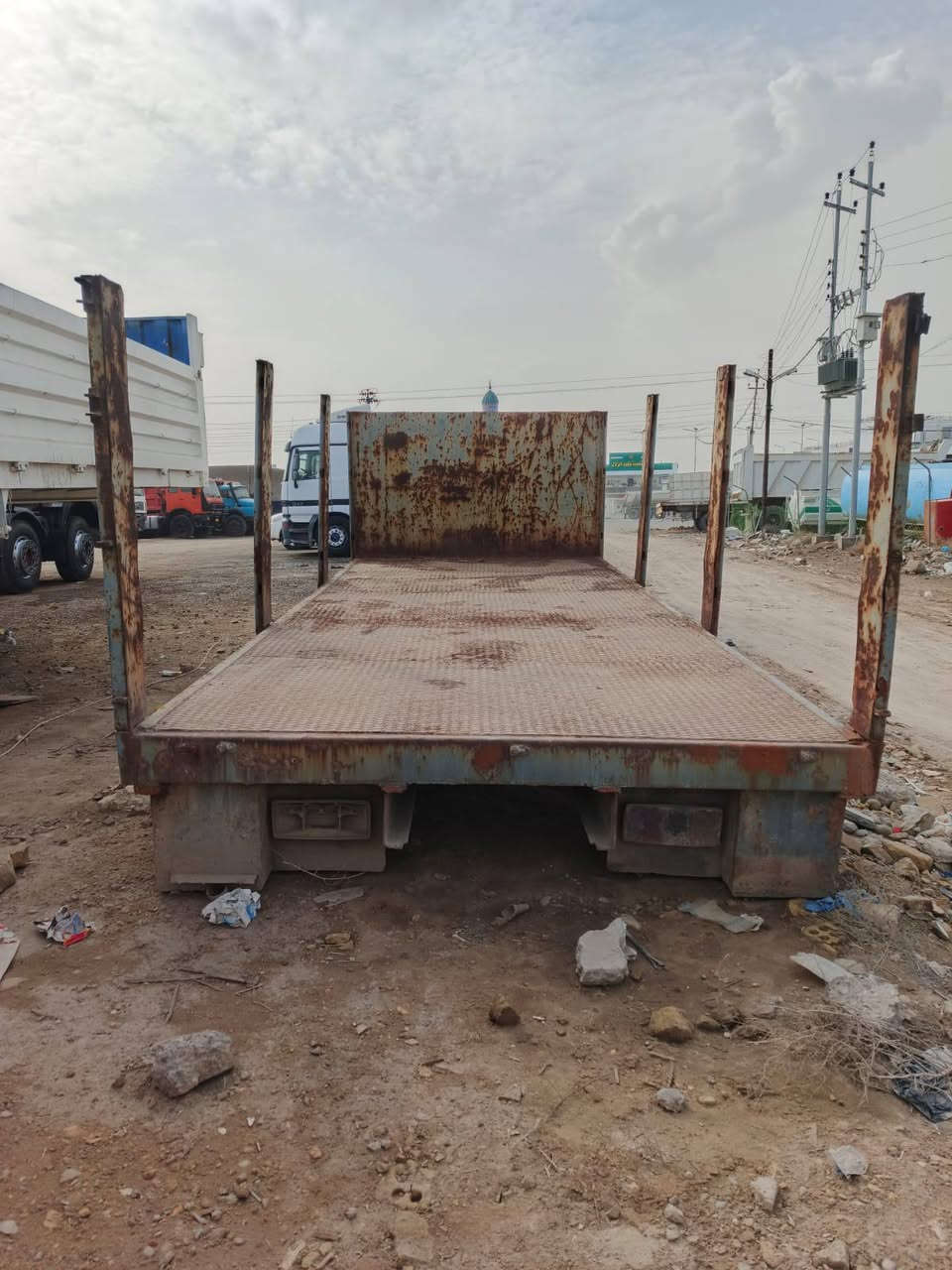 ***********
بدي للبيع طول ٦
العرض مترين ونص 
العنوان بغداد
