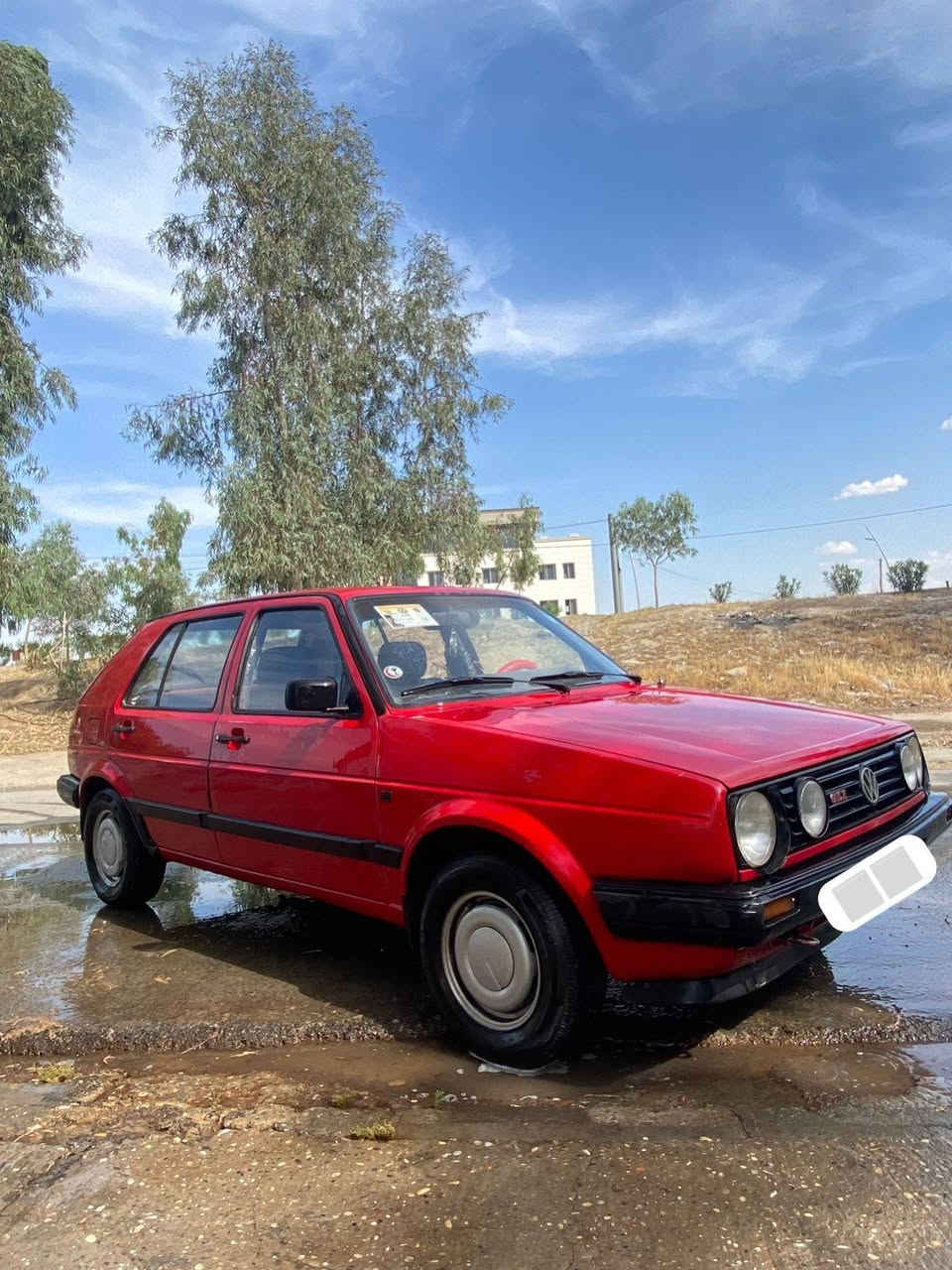 السلام عليكم

كولف موديل ١٩٩١ محرك ٠٨ كشر نظيف كير عادي كم موضح في الصورة رقم انكليزي مسطرة رقم نينوى شرط تحويل يعني السيارة مباشر تصعد بيها مكان السيارة في نينوى جانب الأيمن غير متواجد على الفيس  باقي تفاصيل اتصل على رقم الهاتف *********** علما  بيها كابون بانزين
