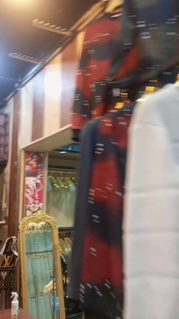 ديكور ملابس ٤ قطع للبيع كامل انارة وترتيب اليفيدة يراسلني واتساب ***********
