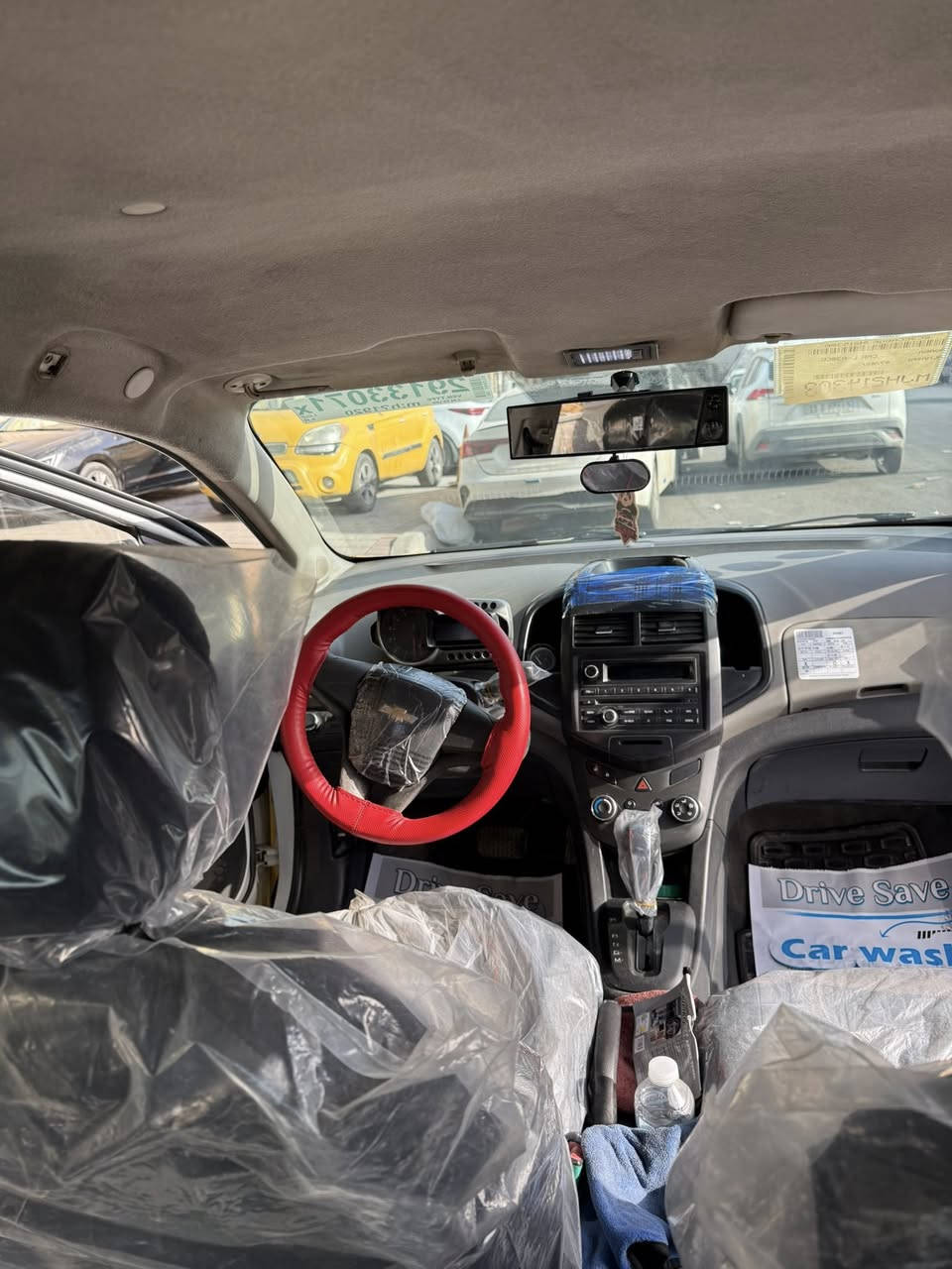 السلام عليكم لبيع  شوفرليت سونك موديل 2012 وراد خليجي مكينه 1800 المرغوب رقم انكليزي الجديد مصفره هيه وغرامه  تحويل ثاني يوم مكاني بغداد ملاحضه بس نوزلات ريدلهم ضب السعر ٦٠رقم الهاتف *********** فقط شراي يتصل
