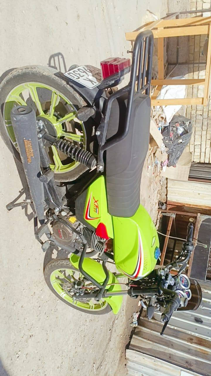 دراجه جديده بعدها مماشيه صار 5 ايام مشتريها للشغل وغيرت للبيع مرقم بعدها ممشايه السعر  مليونين و 100 
***********
