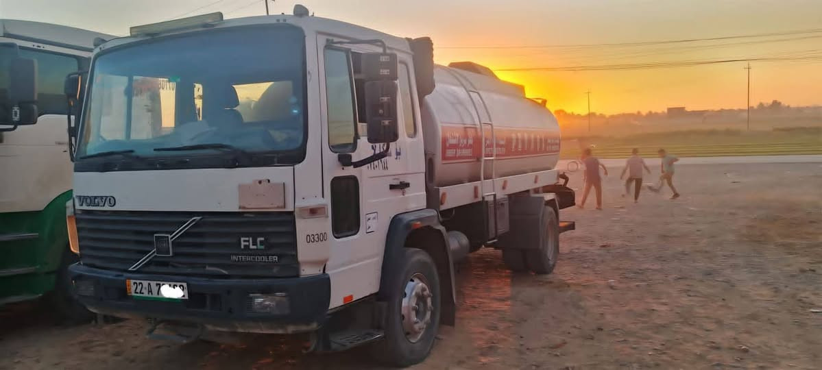 للبيع فولفو موديل 2000 وكالة نفط جديده جيبئس طوناج جديد عداد أمريكي تناكي حموله 10000لتر جديد افصال جديد الاتصال على صاحب التنكر *********** صلاح الدين تكريت
