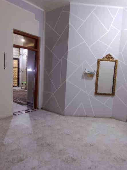 بيت للبيع طابو اسهم   جميع الخدمات متوفره تبليط  ماي  مجاري  مساحه 220طابقين كونكريت مسلح الطابق الاول يتكون من غرف عدد 2
ومطبخ وصالة واستقبال ومطبخ وصحيات داخليه وخارجية   الطابق الثاني يتكون من شقتين 
الاولى باب ع الشارع تتكون من غرف عدد 2ومطبخ وصالة وصحيات
  الشقة  الثانيه درجها داخل البيت تتكون من غرف عدد 2ومطبخ وصالة وصحيات  العنوان ناصرية الثورة منطقه الكنازوه قرب شارع السكك السعر170وبي مجال ***********
