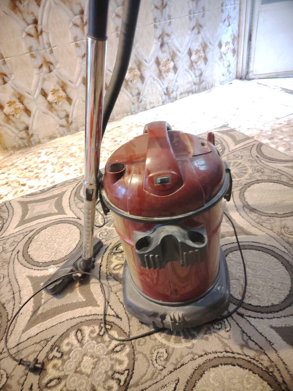 بغداد-بلديات -لايوجد توصيل
مكناسه كهربائيه جديده نضيفه مال بيت 
سعر 40الف 
شراي خاص 