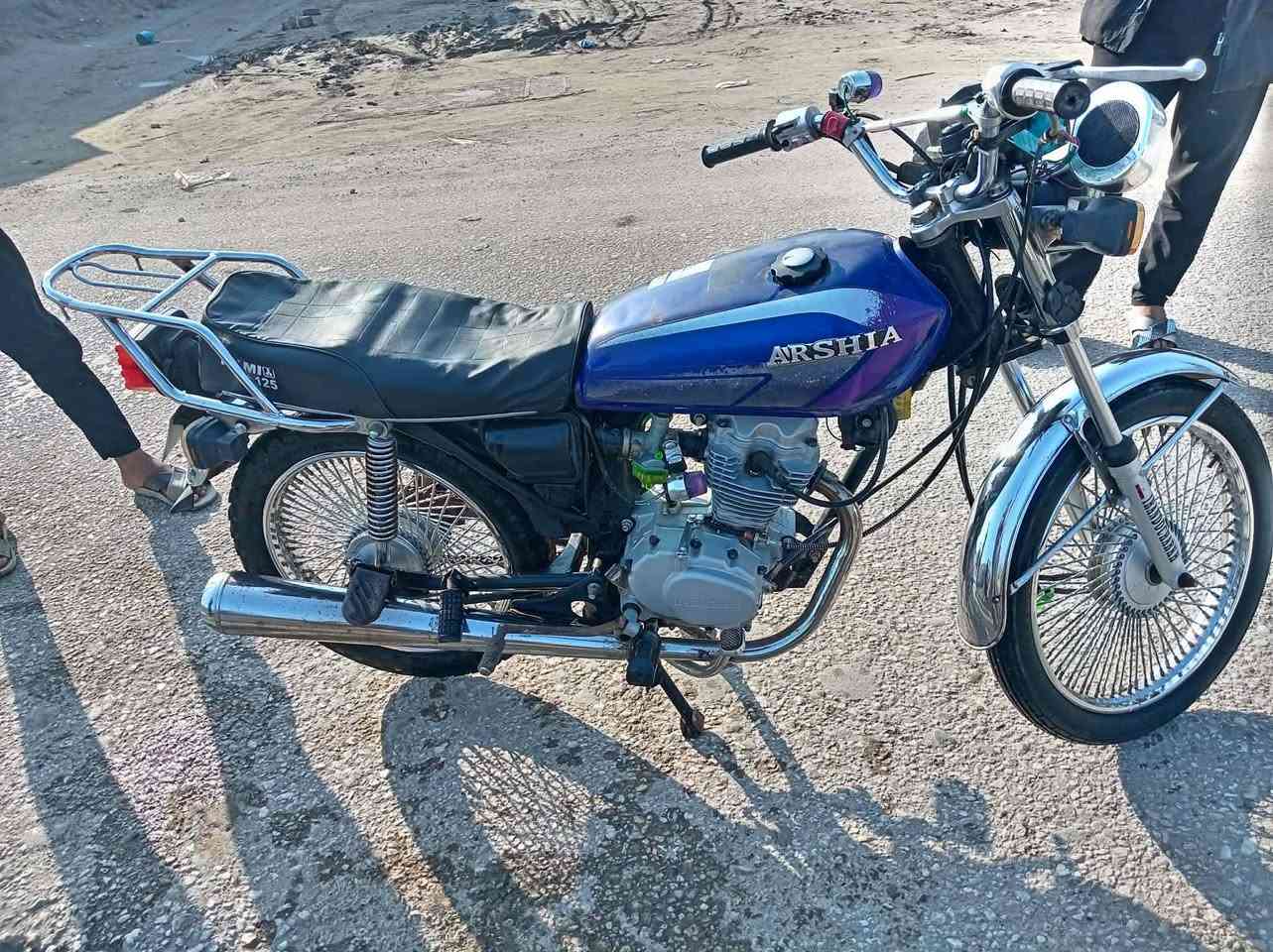 سلام عليكم دراجة  للبيع كلك كلك دراجة نضيفه موديل 21
دراجة ما مفتوحه 
السعر350   وبيه مجال بخدمت الشراي 
المكان نجف مشخاب 
رقم الهاتف ***********
خاص متواجد
