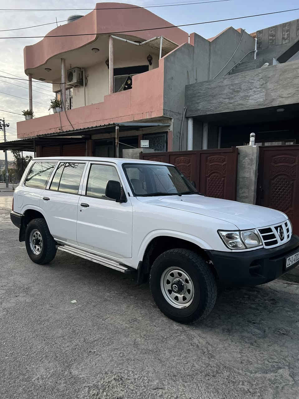 پاترۆڵ ٢٠٠١ موحەسەن 
سۆنەریم داناوە سەنەوی تا ٢٠٣٠نوێیە 
بۆیاخی و ساردی زەقی نیە 
چوار تایەی لۆكی لەژێرە 
كارتی بەنزینی هەیە ناوی نیە لەحاسیبەبەشەرت 
مەسرەفی نیە تەقەو ڕەقەی نیە 
گێڕوئەكسلو مەكینەی بەشەرت 
شوێن سلێمانی ژمارە مۆبایل 
***********          ***********
سعر ١١٧$مەجالێكی كەم
