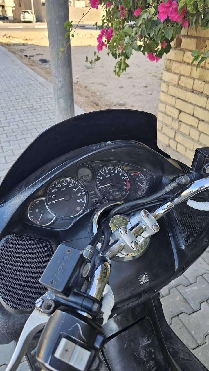 فورزا 08
الدراجة كهربائياته شغالة 
كلجات رياضية 
صالصنة رياضي 
مكينة 250cc
فول بصمة 
نظافة 70%
ب 675 بيها مجال للطيبين و اذا مراوس بعد احسن
مكاني كربلاء 
***********
