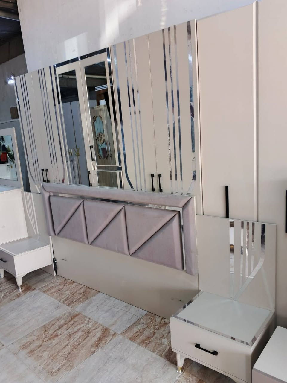 غرفة 6 ابواب 5 قطع375
للاستفسار ***********
