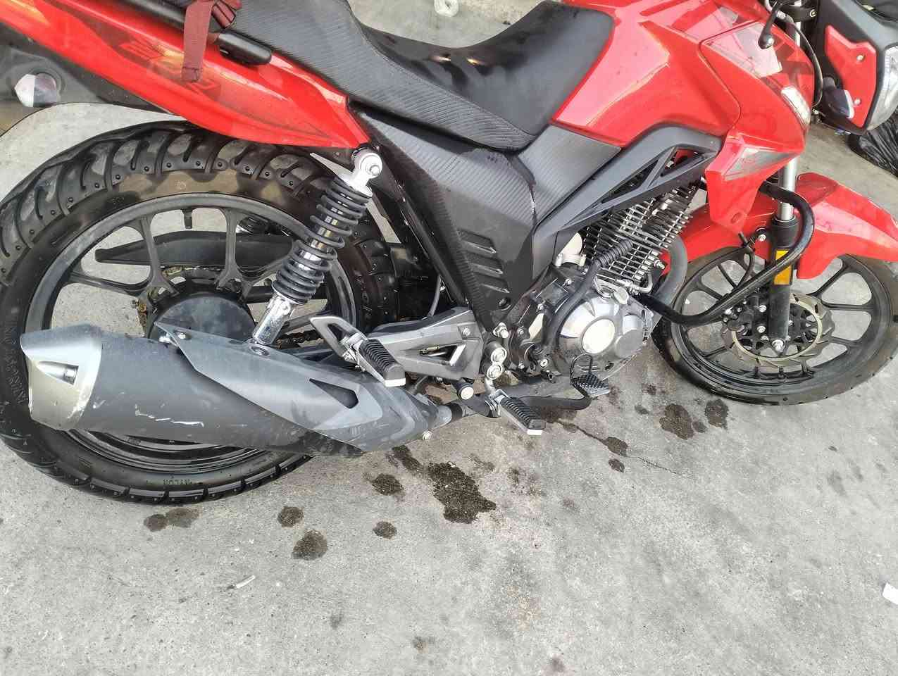 سلام عليكم دراجه نوع RK200 موديل 24 نظيفه وعلى ايدي مداريه ماشيه 27 الف سيلمه من الحادث الدراجه عمليه ورقم اربيل وسليمه من ناحيت كلشي السعر مليونين وميتين وبيه مجال للشراي
*********** بي واتساب متوفر بكل الوقت
