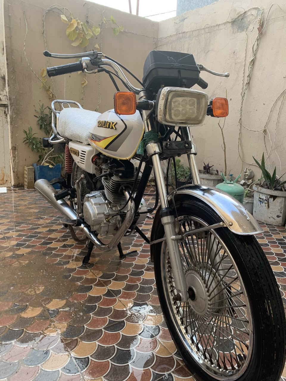 سلام عليكم دراجه للبيع موديل 2021دراجه ربع ما ذب عليها كهربائيات كلها شغاله مكان الدراجه بعقوبه حي المعلمين السعر 400 او بيها مجال لتواصل ***********
