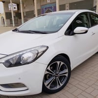 سيراتو ٢٠١٤ • كاميرا وشاشة • حساسات امامية وخلفية