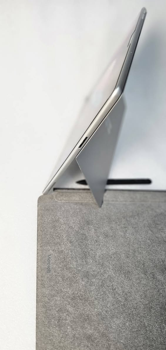 عشاق السـيرفس Surface pro 11 💎💎💎
افضل وانسب الاسعار😎💰. 
مواصفات ممتازه .: 
🤝🏻snapdragon 
🔥(Ram) 16 سلاسه تامة في تعدد المهام
💎(SSD) 256سريع جدا 
ركزلي 🔥👌🏻: والاهم عدد دورات الشحن 39 فقططط 🔴
يعني اخو الجديد اشتري وانت مطمئن من بطاريته 🙂‍↕️🔥. 
× ضمان 10 ايام 
يعني الضمان عندنا فول اخذ وانت مرتاح👍🏻🙂‍↕️
× توصيل لجميع المحافظات العراق  ومجاااااني
تواصل خاص او على الرقم ***********
