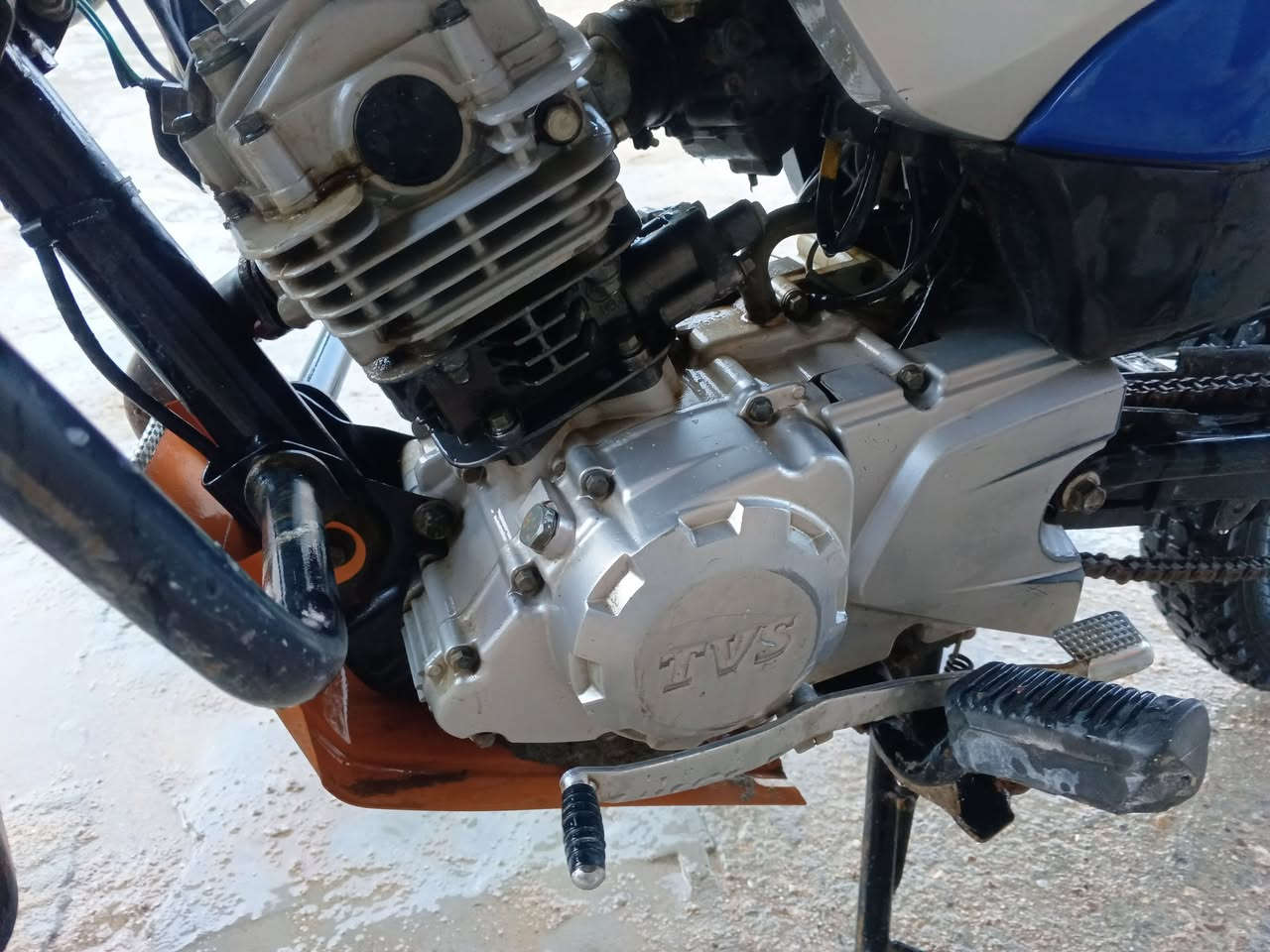 بوكسر TVS مديل 2020 اوراق الدراجه بس الرقم ماراجعت علي 
محتاج اريد ابيع مستعجل سعر 800 بيها مجال قليل ع رقم راسلني وبلخدمه  ***********
كروب شراء وبيع كروب عقارات كرمه علي / ابو حلوه
