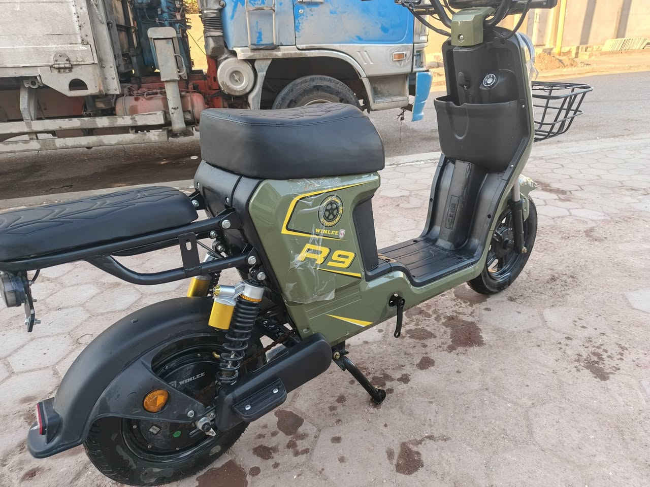 السلام عليكم دراجه شحن ار 9 للبيع فول مواصفات بلوتوث بصمه وسويج وكارت بيها نضام إلى R رجوع خمس بطاريات موديل2026 سرعه ١٠٩ غير حقيقي بيها اربع سرع ماتحصل بهيج سعر 450 وبيها مجال بسيط مرتبه نضيفه العنوان مدائن قرب مستشفى العام ***********
